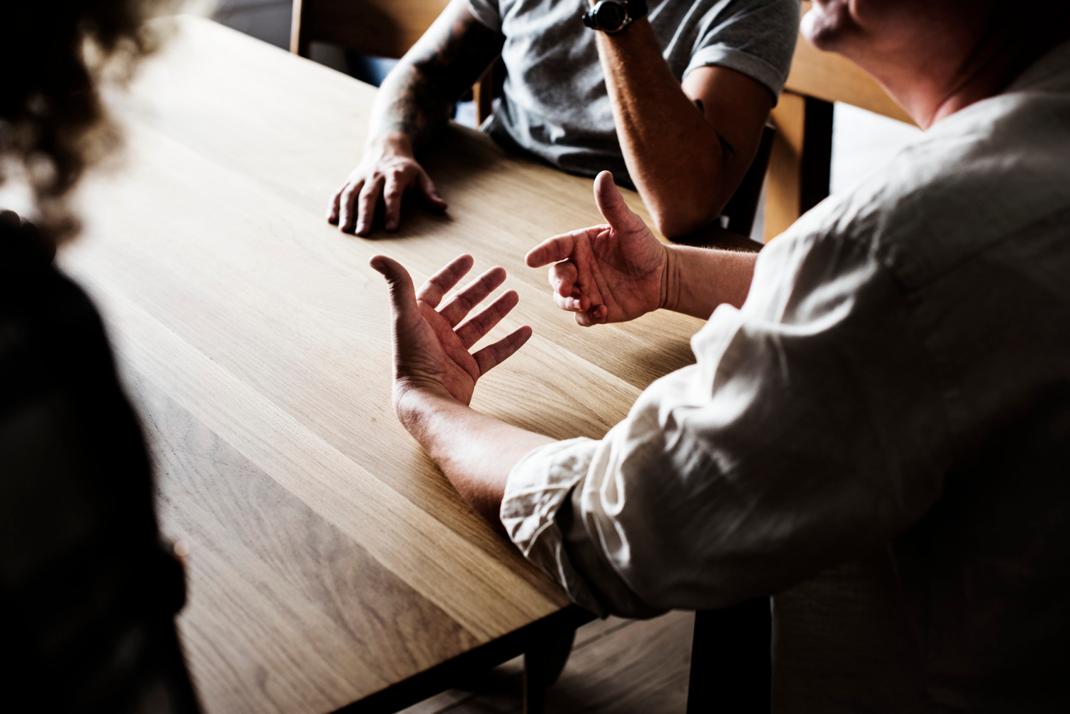 Comunicación y conflictos interpersonales entre adultos